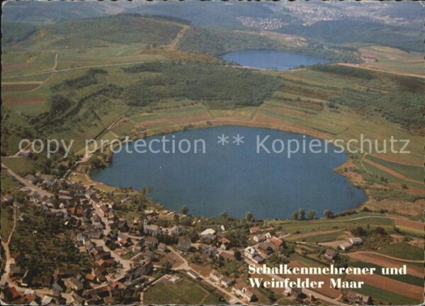 Schalkenmehren Schalkenmehrer Maar und Weinfelder Maar