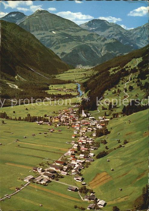 Holzgau mit Pimig und Lärchspitze Fliegeraufnah