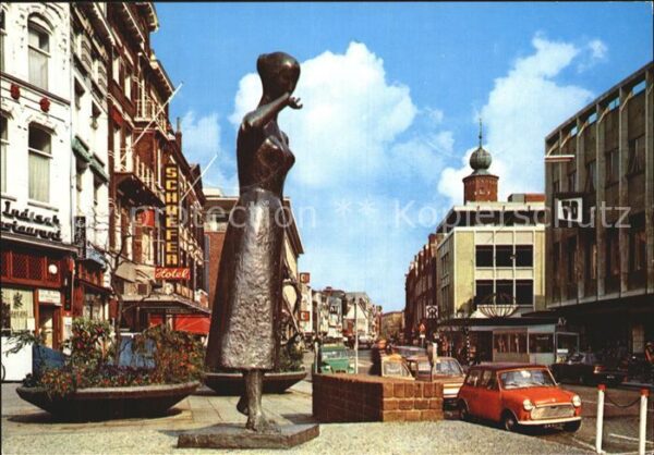 Nijmegen Grote Markt met beeld Mariken van Nimwe