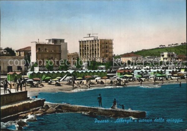 Pesaro Alberghi e scorcio della Spiaggia