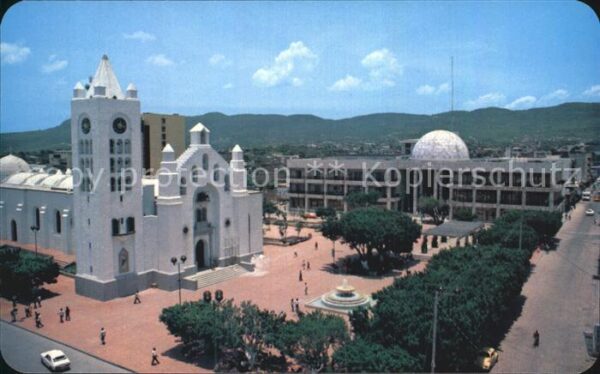 Tuxtla Gutierrez Catedral y Palacio Legislativo