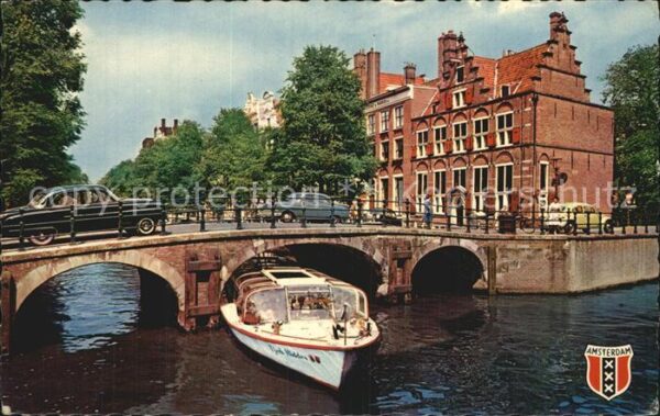 Amsterdam Niederlande Voorburgwal met Huis aan de drie gracht