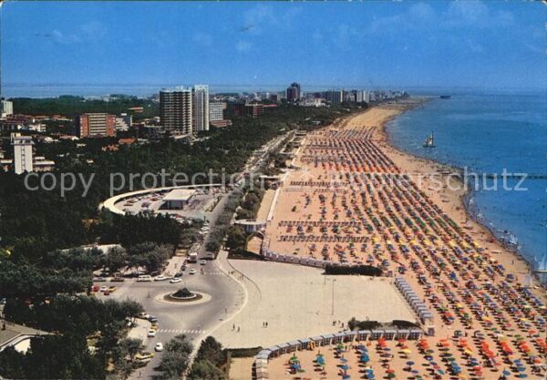 Lignano Pineta Veduta aerea della grande spiaggia