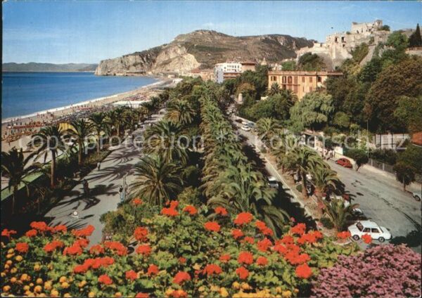 Finale Ligure La passeggiata
