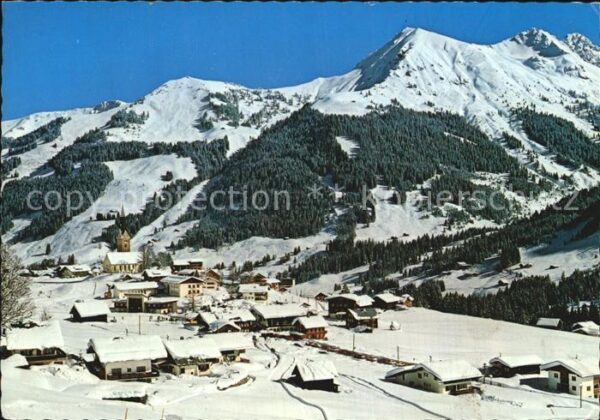Mittelberg Kleinwalsertal mit Kuhgehrenspitze und Hammerspitze