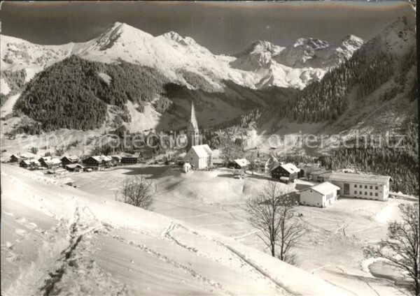 Mittelberg Kleinwalsertal mit Hammerspitze Hochgehren