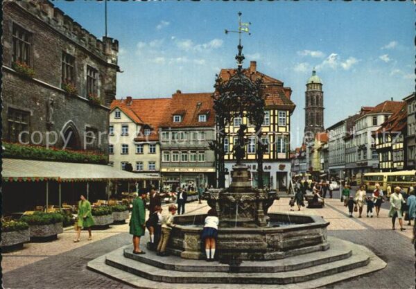 Goettingen Niedersachsen Gänselieselbrunnen am Rathaus