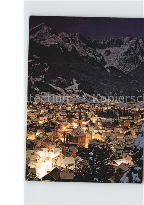 Garmisch-Partenkirchen bei Nacht mit Zugspitzgruppe