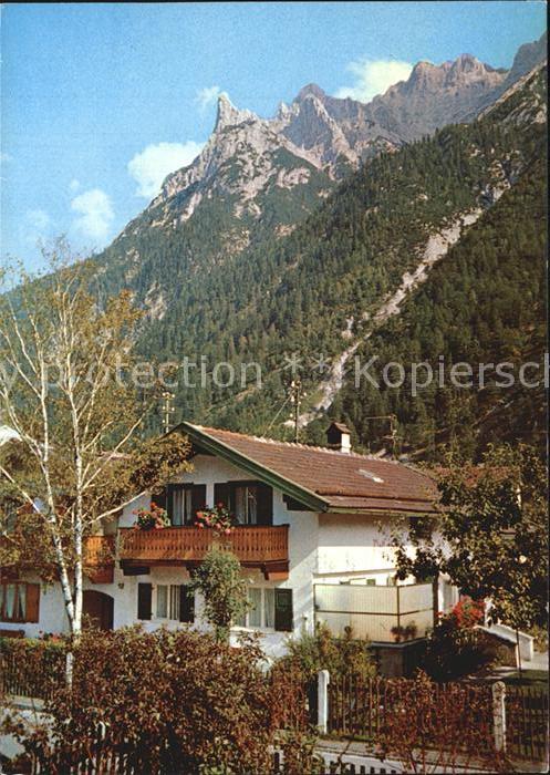 Mittenwald Bayern Pollerhäusl mit Karwendel
