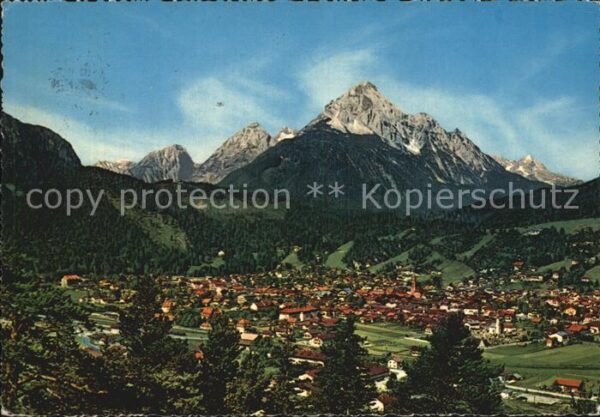 Mittenwald Karwendel Tirol mit Wettersteinspitze und Alpspitze