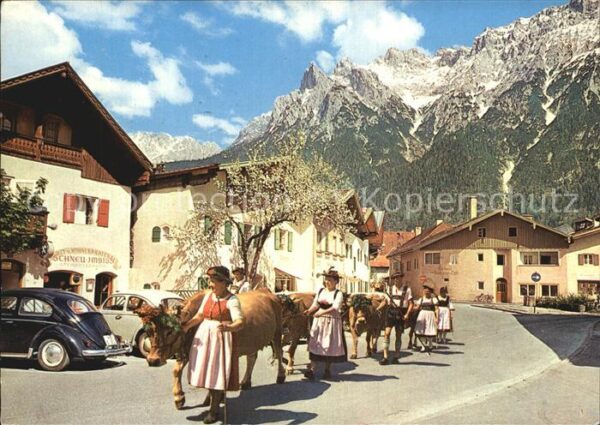 Mittenwald Bayern mit Karwendel Almabtrieb
