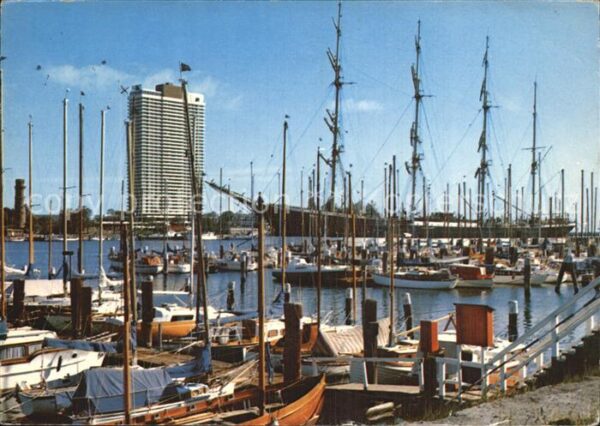 Travemuende Ostseebad Yachthafen mit Passat