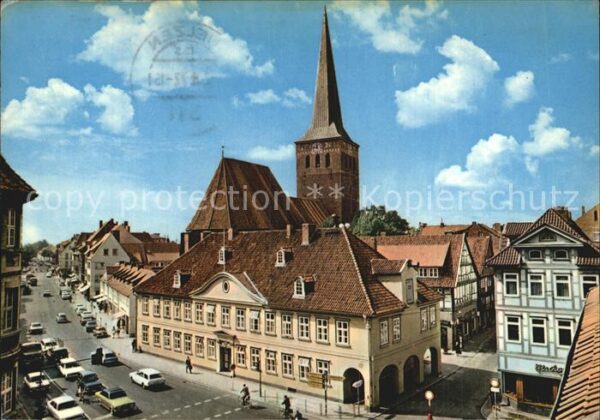 Uelzen Lueneburger Heide Rathaus mit Kirche