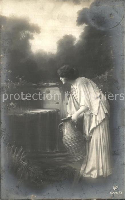 Foto GLCo Nr. 6226/3 Frau Quelle Wasserkrug