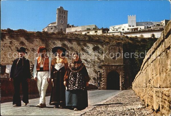 Trachten Spanien Ibiza Trajes tipicos Murallas y ciudad