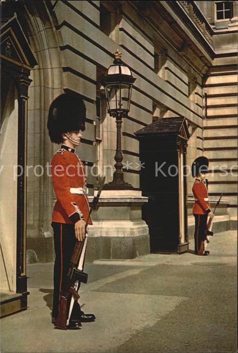 Leibgarde Wache Queen's Guard Buckingham Palace London
