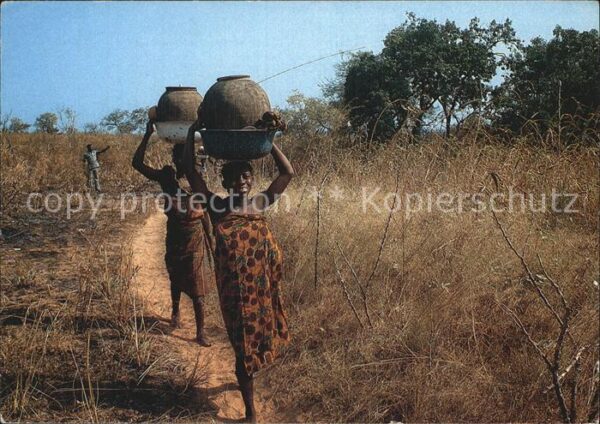 Typen Afrika Togo Vendeuses de boisson locale en rou