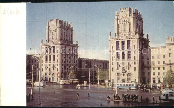 Minsk Weissrussland Bahnhofplatz beschnitten
