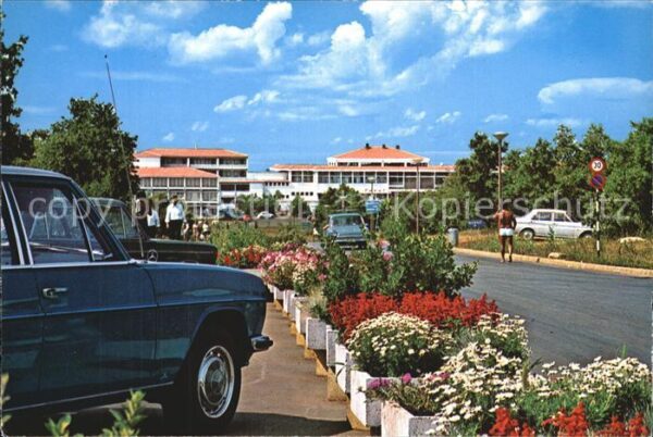 Umag Umago Istrien Parkplatz an Hotelanlagen