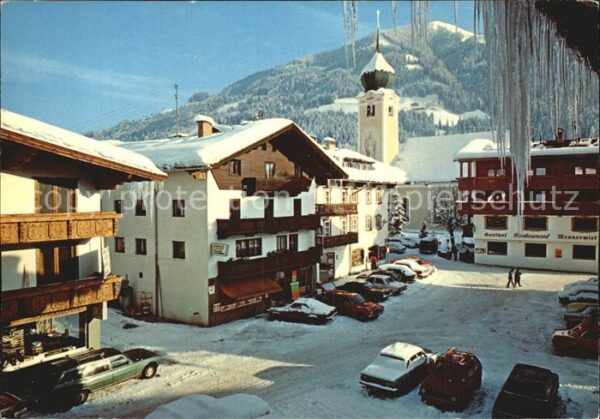 Westendorf Tirol Dorfplatz gegen Nachsöllberg Kirche Eis