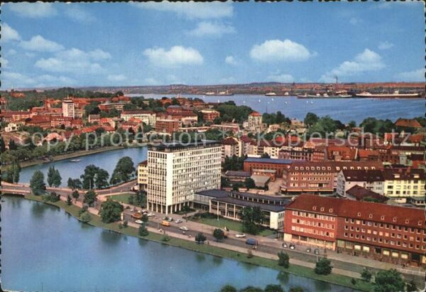 Kiel Blick auf Stadt und Hafen Fliegeraufnah