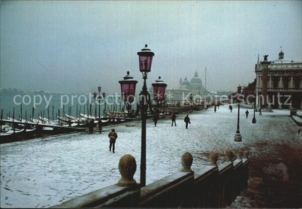 Venedig Venezia Sankt Markus Kai im Winterkleid