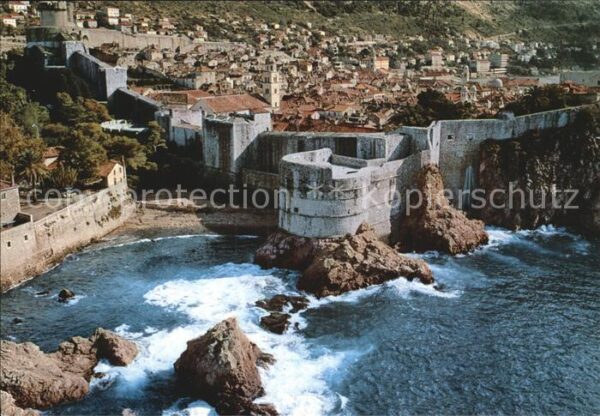 Dubrovnik Ragusa Stadtmauer vom Meer gesehen