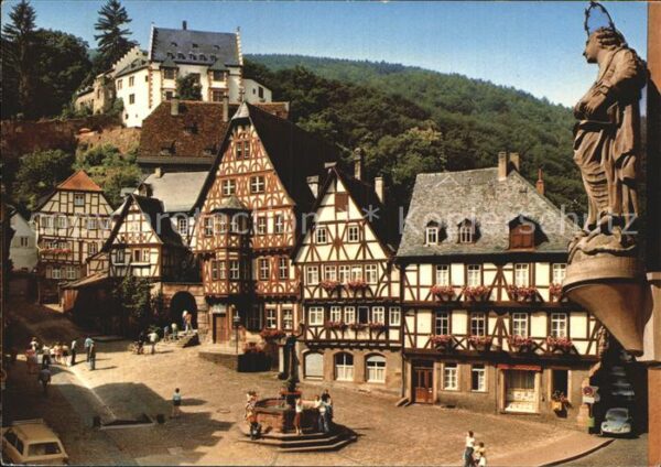 Miltenberg Main Marktplatz mit Blick zur Burg Brunnen F
