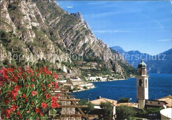 Limone sul Garda Ortsansicht mit Kirche Gardasee Alpen