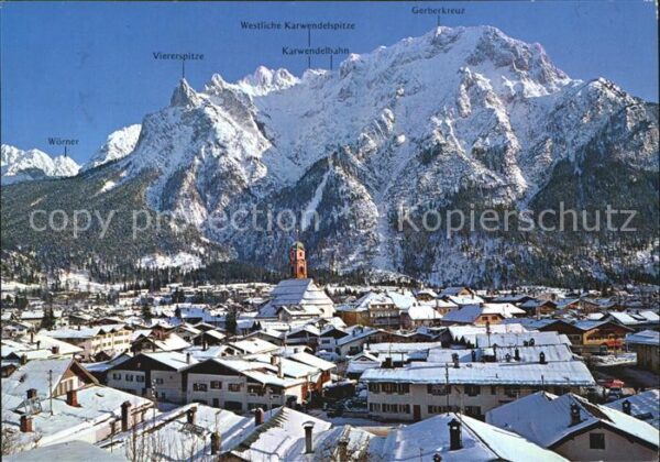 Mittenwald Bayern Stadtbild mit Blick zum Karwendelgebirg