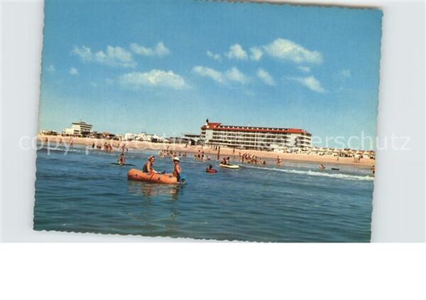 Monte Gordo A praia e ao fundo o Hotel Vasco da Gam