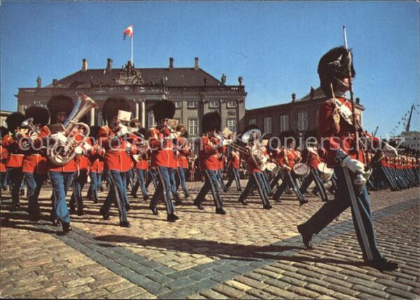 Leibgarde Wache Copenhagen Royal Guards in red gala