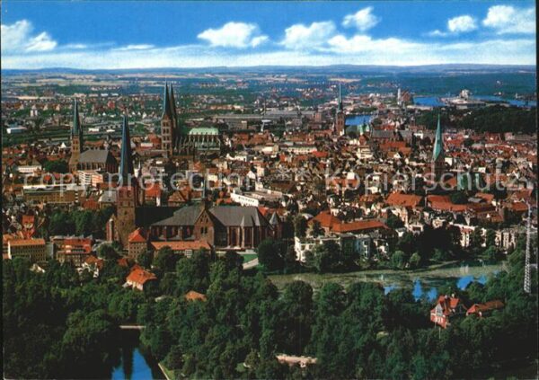 Luebeck Stadt der sieben Türme Fliegeraufnahme