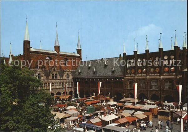 Luebeck Markt mit Rathaus