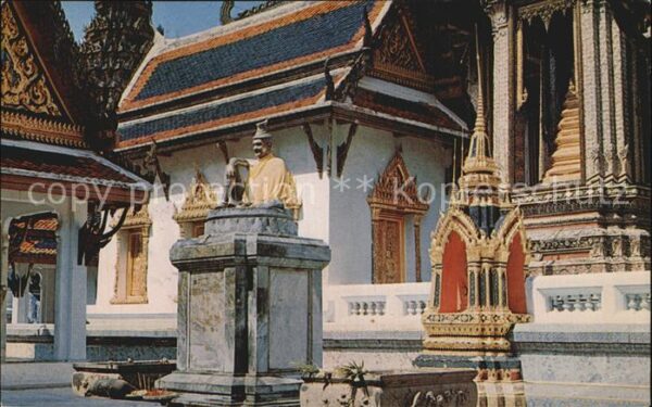 Bangkok Inside the Ground of Emerald Buddha Tem