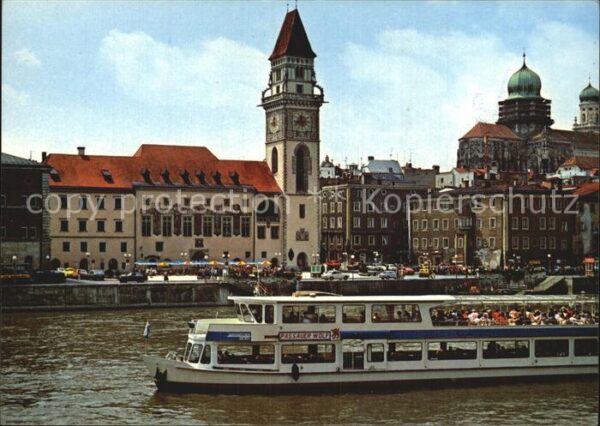 Passau Rathaus Fahrgastschiff