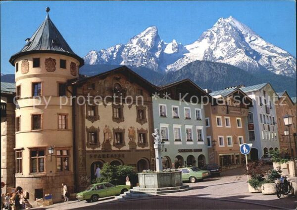 Berchtesgaden Marktplatz mit Brunnen und Watzmann