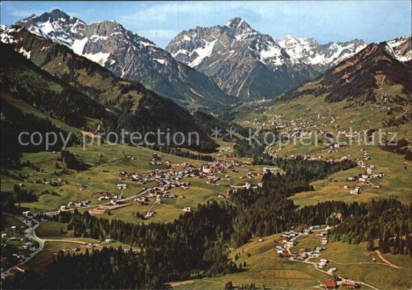Kleinwalsertal mit Blick auf Riezlern Hirschegg und Mi