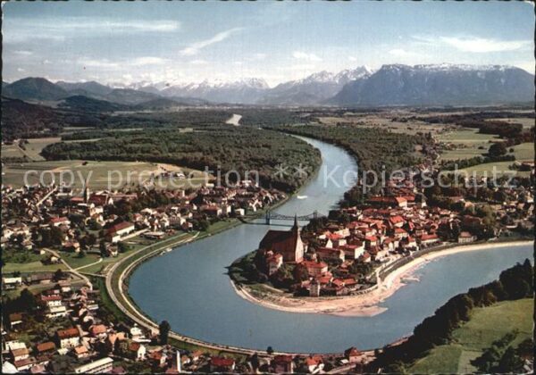Laufen Salzach Fliegeraufnahme mit Blick in die Salzbu