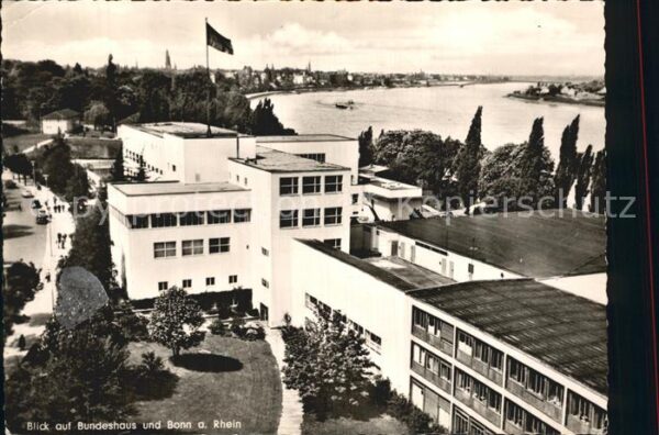 Bonn Rhein Bundeshaus mit Rhein