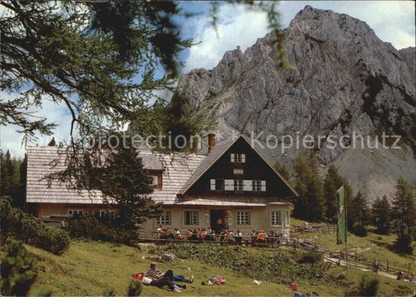 Kaernten Klagenfurter Hütte mit Bielschitza