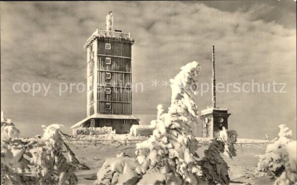 Brocken Harz tief verschneite Sendetürme