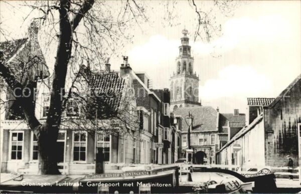 Groningen turfstraat Gardepoort met Martinitoren