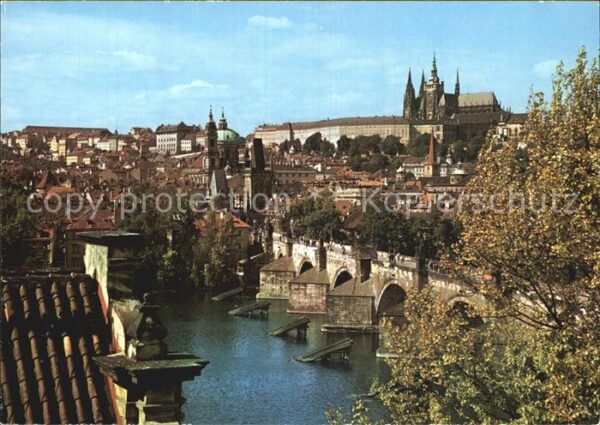 Praha Prahy Prague Karlsbrücke mit Burg
