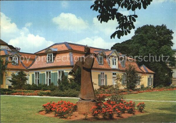 Wolfenbuettel Lessinghaus mit Denkmal