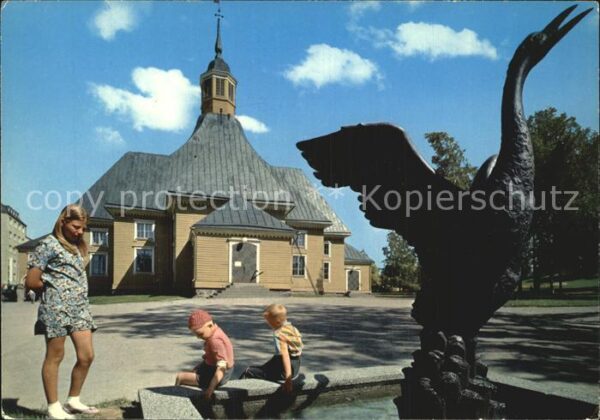 Lappeenranta Kirche mit Kranichskulptur Brunnen