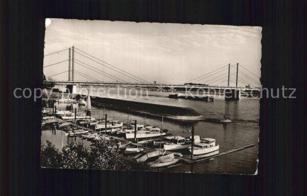 Duesseldorf Nordbrücke Bootshafen