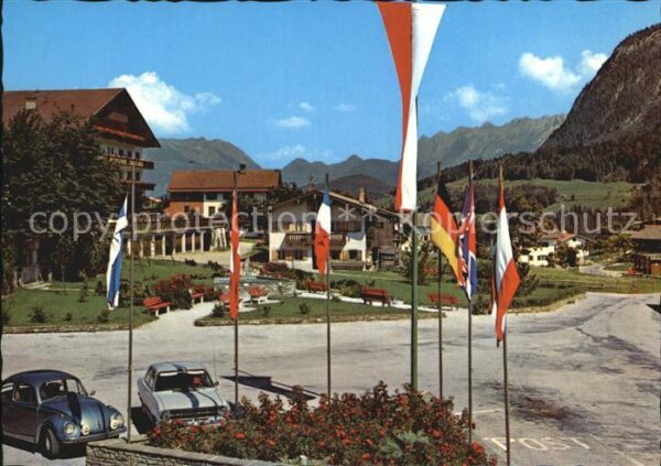 Hinterthiersee Ortspartie Fahnen Blick auf Zahmen und