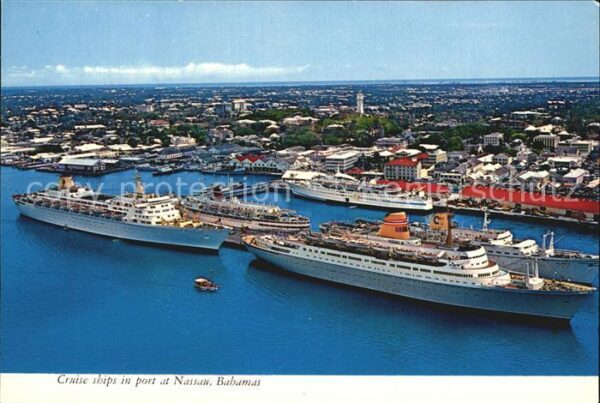 Nassau Bahamas Cruise ships in the port Passagierschif