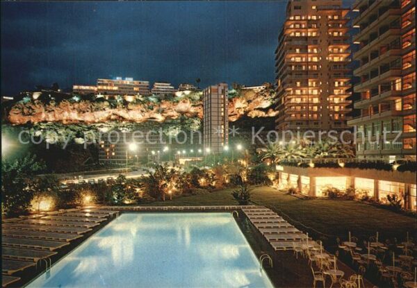 Puerto de la Cruz Nocturno desde la Piscina del Hotel Atl